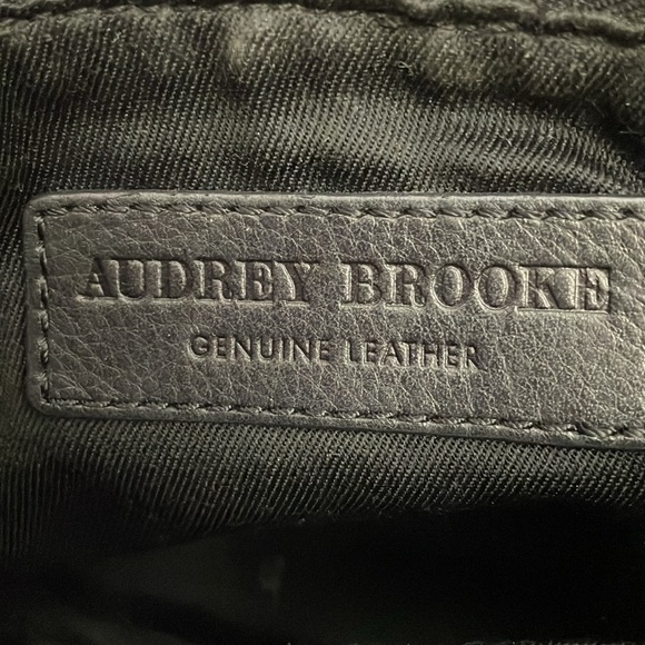 Audrey Brooke Black Genuine Leather Wristlet Silver Hardware Approx 7.5" x 5" - Picture 5 of 8